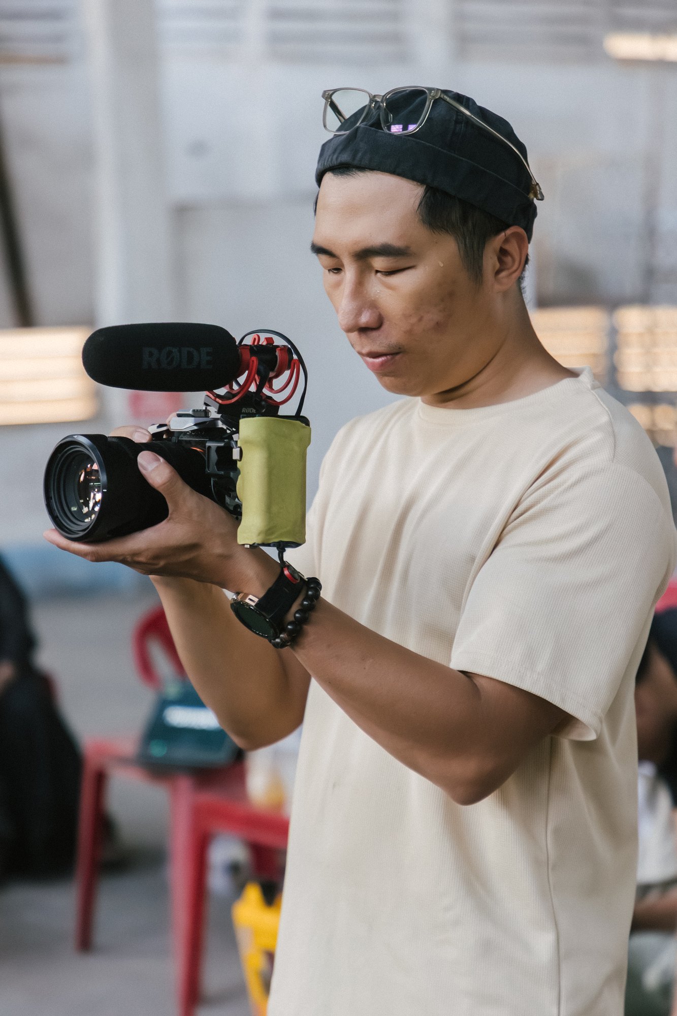 Operating a cinema camera on set