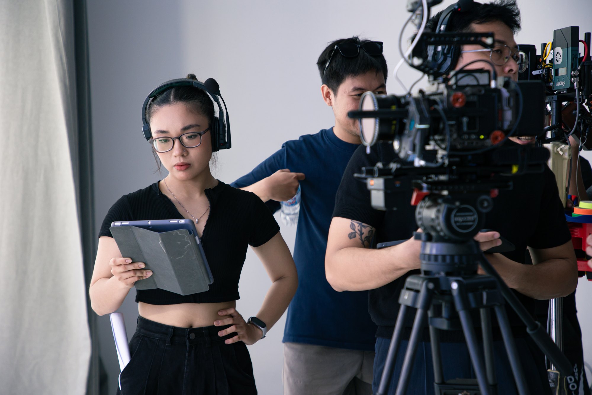Camera assistant with a tablet beside the rig in studio